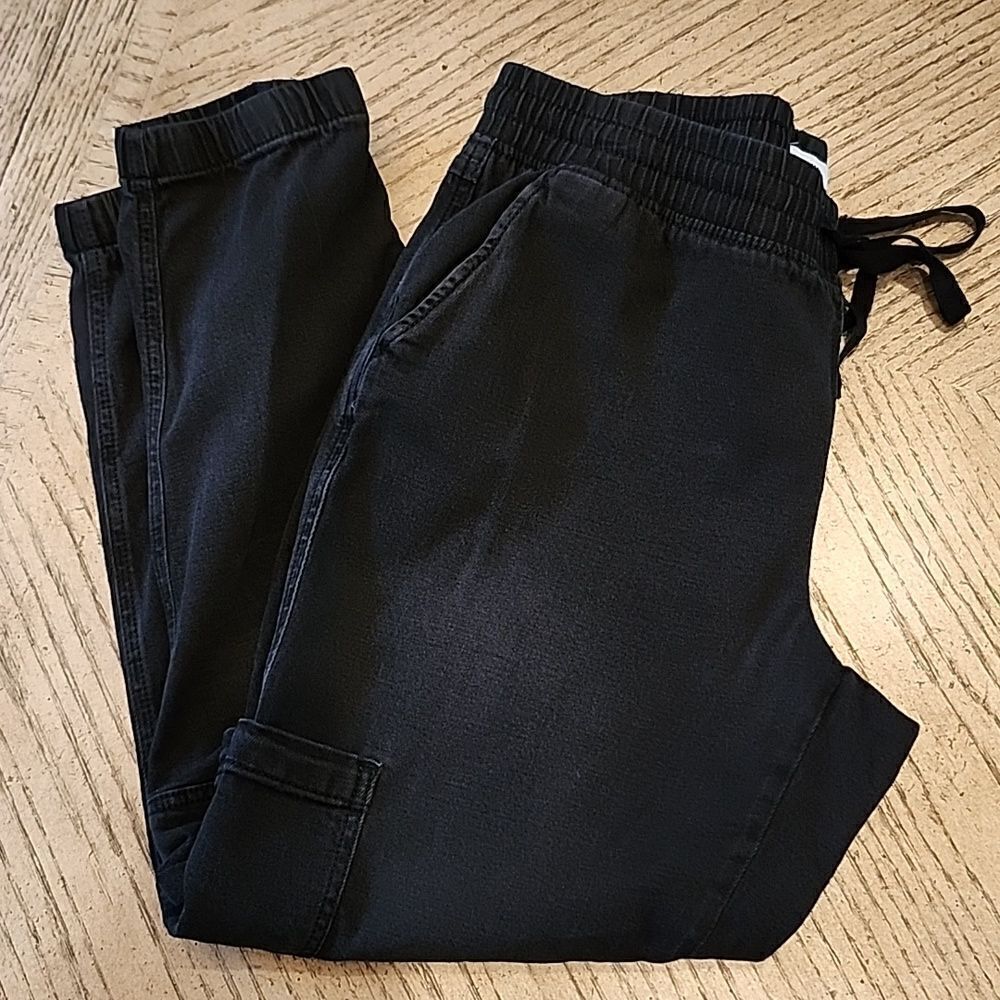 Black jean cargo pants size M new never worn